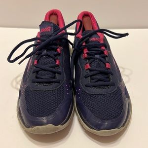 Pre-Owned Ladies Avia Athletic Shoes size 10